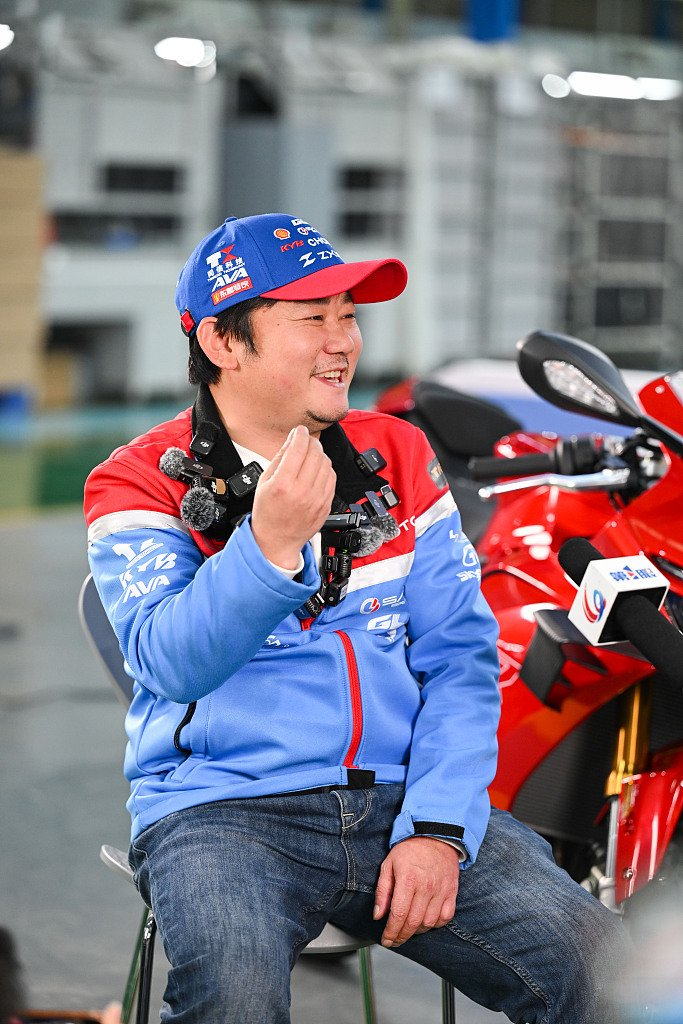 2026年3月30日下午，在位于重庆两江新区的张雪工厂内，820RR赛车创始人张雪接受媒体采访。视觉中国 图