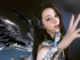 迪丽热巴: 在美与飒的边界肆意生长