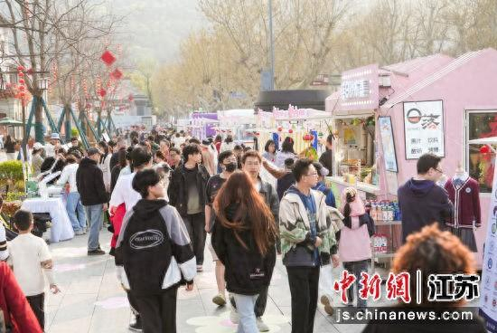 少年淘书派对活动现场。孙权 摄