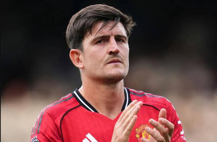 在其他转会动态方面，曼联后卫马奎尔透露双方正在积极就续约进行谈判，期待达成对俱樂部和自己都最有利的协议，俱乐部仍寄望他能继续担当重要角色。巴黎圣日耳曼后卫哈基米的经纪人卡马诺则坚决否认客户将离队的传闻，称哈基米在巴黎非常开心，并渴望夺取欧冠冠军并带领球队取得更多辉煌。马竞中场马科斯-略伦特表达了在俱乐部退役的愿望，他希望续约并长期效力，因为这里让他感受到自身价值，也表示35岁之后可能会选择告别职业足球。转会市场消息面，著名记者罗马诺透露热刺后卫罗梅罗合同中虽无正式违约金条款，但有一份所谓“君子协议”，若拿到西甲合适报价，热刺会考虑放人；不过该协议没有固定6000万欧元的明文规定，而且原签署协议的列维现已离队，罗梅罗夏天离开可能性增加。纽卡斯尔方面，管理层正与年轻中场刘易斯-麦利展开新合同谈判，意在巩固球队未来阵容，此前这位本土新星吸引了多家顶尖俱乐部的关注。总体来看，今夏转会市场即将迎来不少风云变幻，众多焦点球员或将迎来新的旅程。