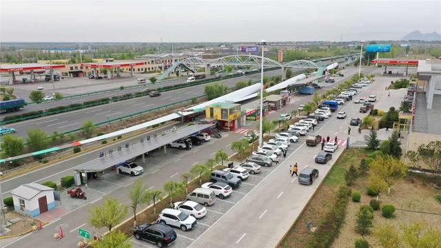 呼和浩特西服务区打造“特色购物+文化体验+旅游服务”专区。（资料图）