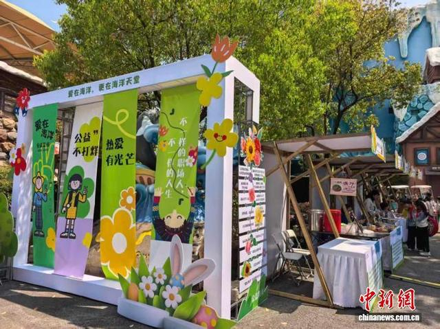 图为公益集市现场。张煜欢 摄