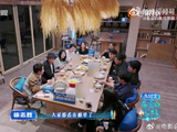 沈月被大家轮番夸到懵，还天真问是不是拿了剧本，其实大家都是真心夸她