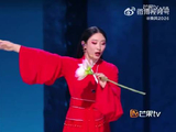 安陵容不跳冰嬉改跳惊鸿舞了，这次的采莲舞台还挺有新意，期待接下来的表现