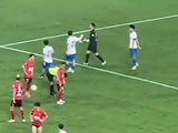 历史上还有哪些足球明星关于队长袖标的争议事件？