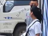 这也太过分了，大家出门一定要保护好自己，杨幂遭代拍恶意拍摄
