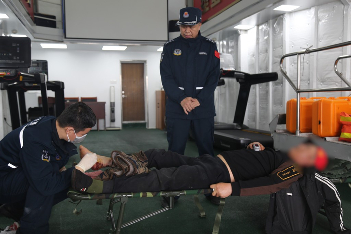 进行处理伤口