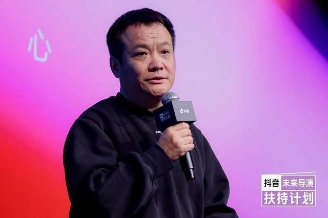 这些短片创作者证明，每个人都有拍好作品的生命力|宁浩|抖音|镖人：风起大漠|导演|董子健_新浪娱乐_新浪新闻