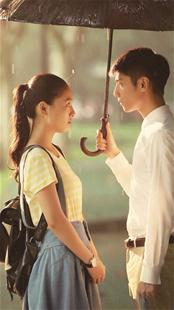 图为：吴倩（左）出演《何以 笙 箫默》