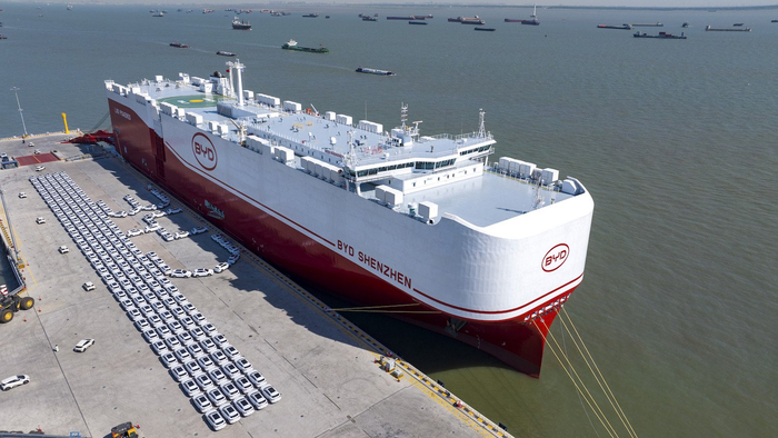 Navio transportador BYD Shenzhen em operação