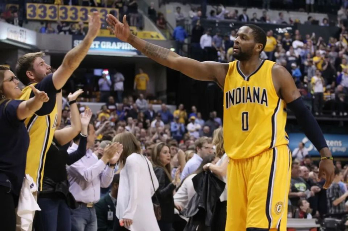 CJ-迈尔斯：从NBA铁血训练到镜头下的篮球情感捕