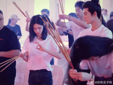 “爱是想触碰又伸回的手”
