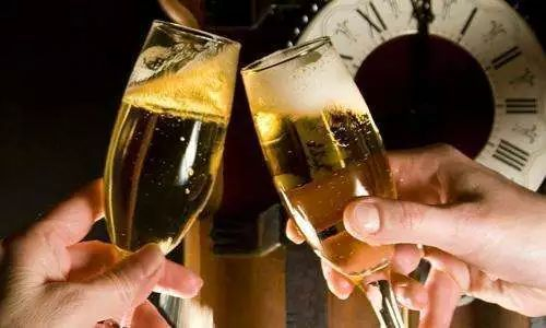酒店该如何应对醉酒客人?|事故|房号|火灾|房间|经理_新浪新闻