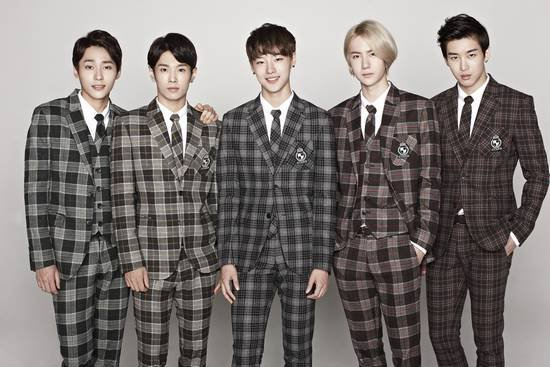 (乐华娱乐新男团UNIQ)