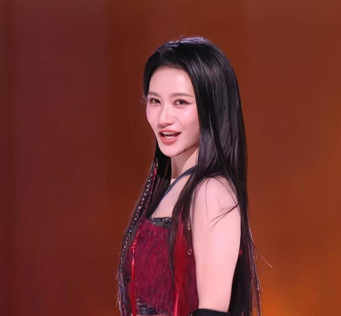 北电表演系博士!何宣林在《乘风2026》中学历最高，和杨紫李现为同班同学，是孟子义的班主任_新闻|童颜夫妇|舞台_新浪娱乐_新浪新闻