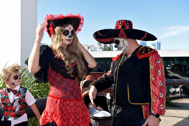 当地时间2023年11月4日，墨西哥亡灵节庆祝活动在巴西圣保罗拉丁美洲纪念馆举行。中新社记者 林春茵 摄