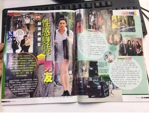 虽然平时对女儿的看管很严，但邱淑贞还是有意把女儿往娱乐圈带领。