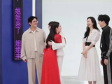 谢娜李小冉节目里手拉手，打破不和传闻，姐妹情一辈子不散！