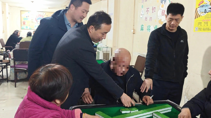 抓捕犯罪嫌疑人郑某某