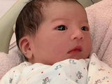 方媛晒三胎小女儿近照，5个月大郭咏心头发浓密五官漂亮，好可爱