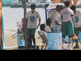 转了一圈，发现坐在老婆身边无望转头去了最边边