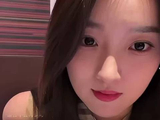 有网友扒出田栩宁疑似问工作人员九成美又直播了是吧，这是真的吗