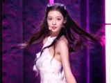 张艺上，下次争取只美不崩溃，调侃引发热议。_李云香