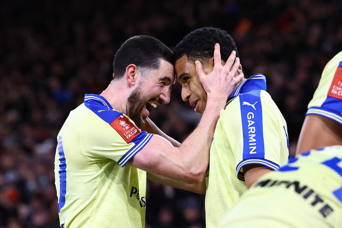 南安普顿球员庆祝晋级