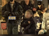 黄晓明杨颖在迪士尼为儿子庆生 离婚4年默契依旧 小海绵更亲近