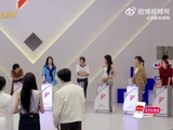 张艺上乘风舞台陷选人难题，最终与阚清子组队