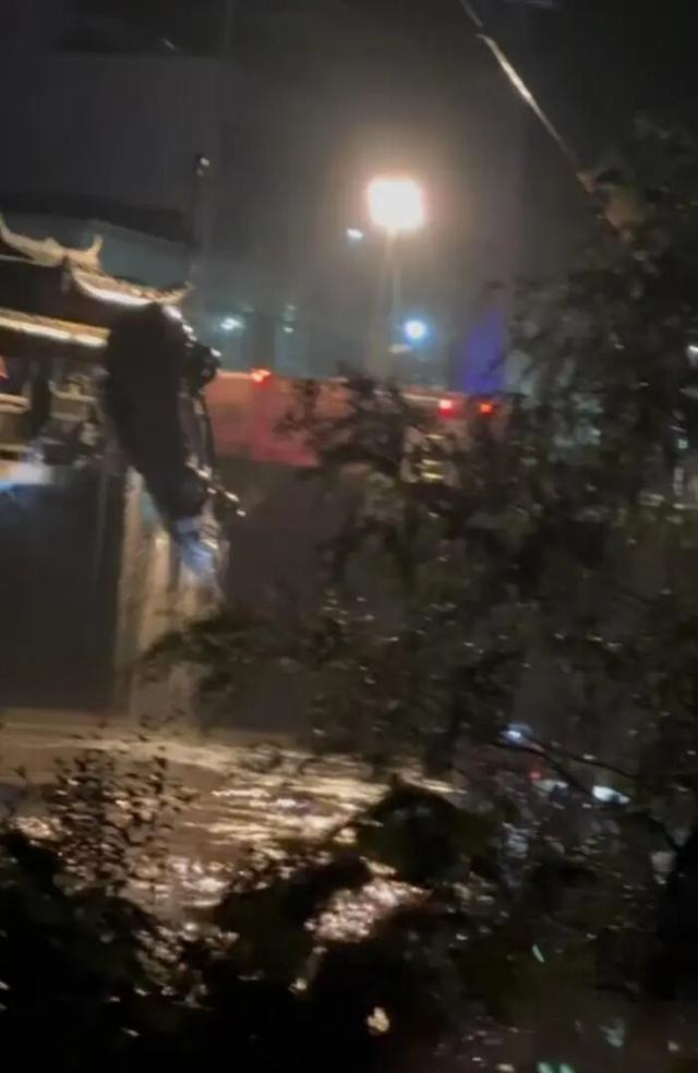 现场救援画面