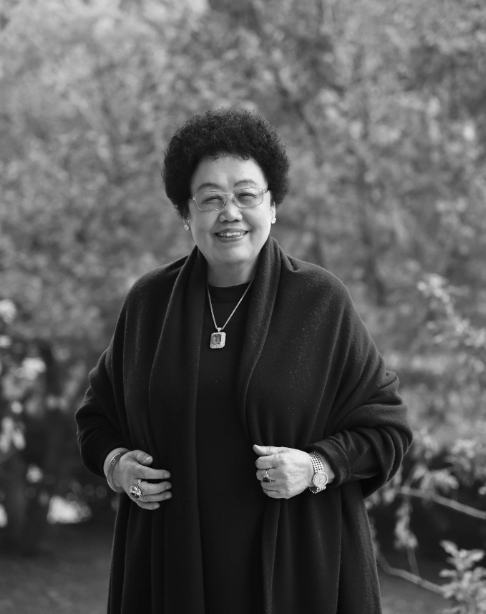 ▲富华国际集团荣誉主席、中国紫檀博物馆馆长陈丽华。北京侨商会官网截图。