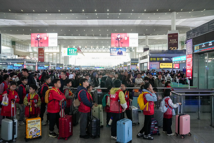 春假首日的成都东站 受访者供图