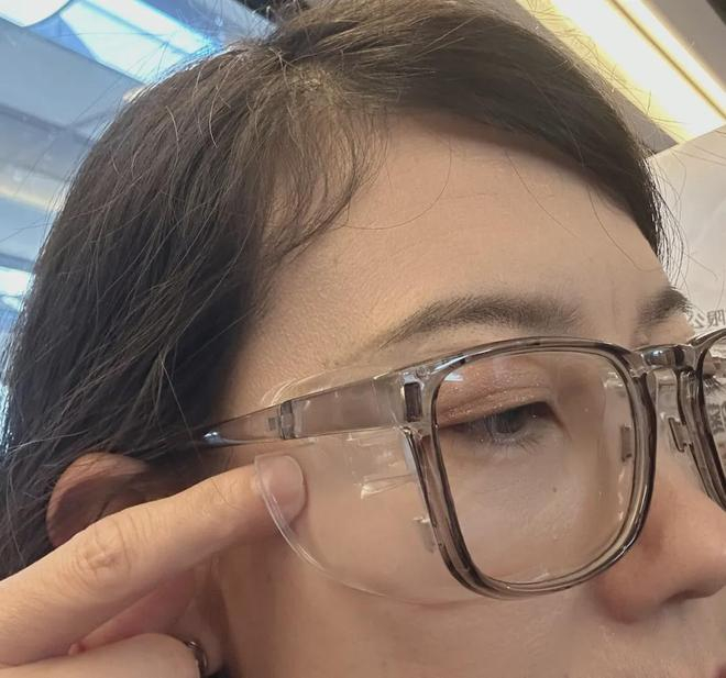 ▲图：半封密防护镜两边漏风