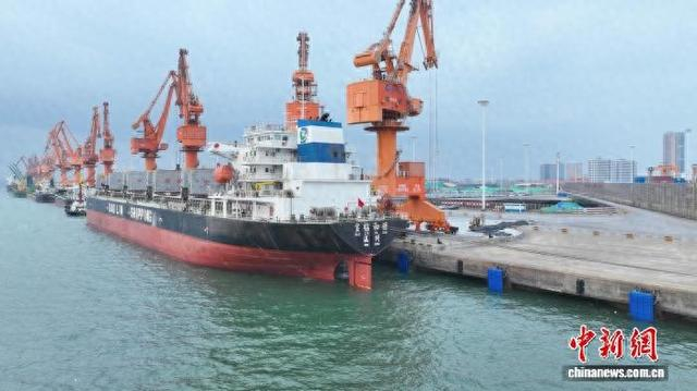 图为大榄坪南作业区北1号泊位。黄荣冠 摄