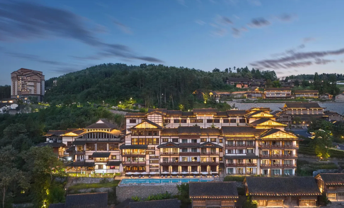 ▲ 贵州遵义乌江寨苗王酒店首次登上“必住榜”。（图源：酒店供图）
