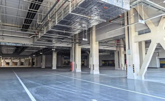 △万盛西交通枢纽内部的公交场站