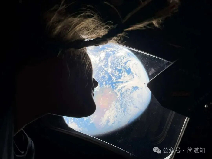 震撼!NASA阿尔忒弥斯II号宇航员从6.6万公里外发回首批地球高清照片:人类再次“看见”我们的淡蓝小点|极光|飞船|Christina|月球 ...