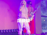 在UGG活动现场解锁粉粉嫩嫩的@范晓萱 ，不愧是百变魔女什么造型都能驾驭