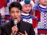 “春晚梗王”撒贝宁的脸怎么了?