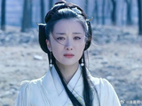 李依晓在复刻表演中是如何展现虞姬从深情到决绝的情感层次的？