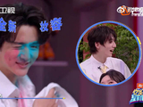 谁看了不说一句绝，脸上被扑得五颜六色，居然还能这么帅，张新成真的很扛造
