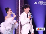 谢娜想要，谢娜得到， 谢娜调侃黄灿灿把她裙子踩掉了，两个人都好可爱