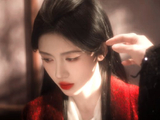鞠婧祎在《月鳞绮纪》中是如何演绎露芜衣觉醒和自我抗争的？