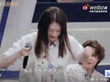 天呐！这同框太美好啦，美女贴贴超治愈，感觉她们都被彼此魅力折服，嗑上瘾！