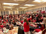TOP组合澳门演唱会苏新皓应援灯牌覆盖全场，直播机位销量破1.3万