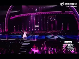 谢娜回应综艺踩裙梗，称综艺之神偏爱自己