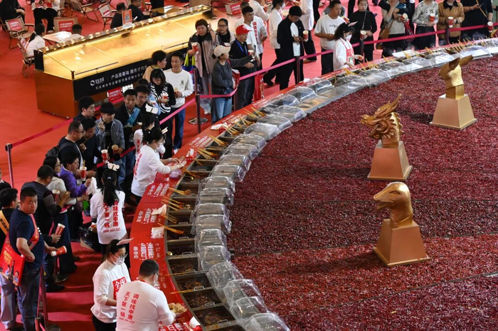 ↑成都糖酒会上的大火锅