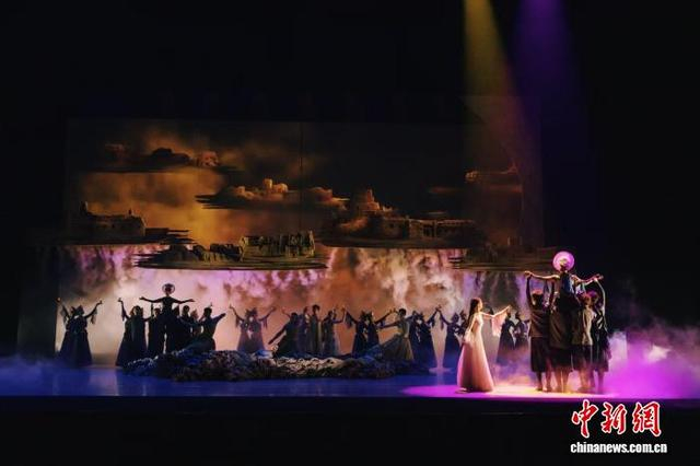 舞蹈诗剧《在远方·在这里》演出剧照。山西大剧院 供图