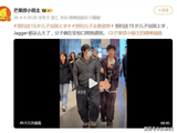 郑钧被曝送15岁儿子出国上学,父子俩在安检口拥抱道别